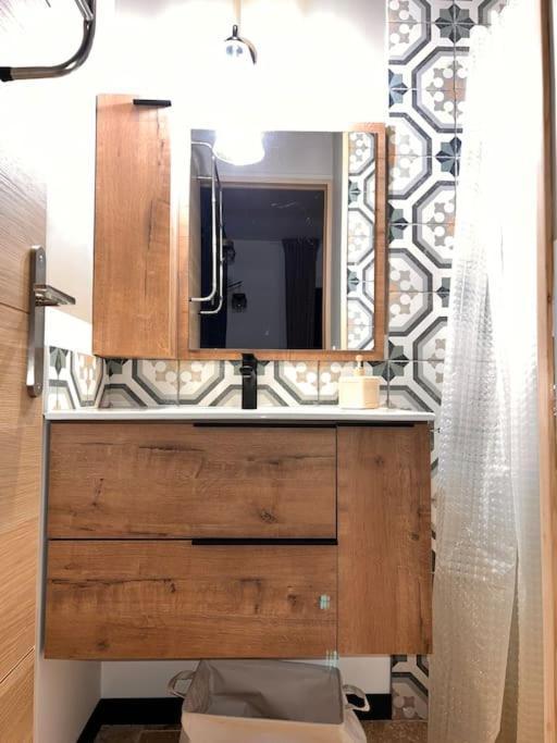 Loft Pied De Coline Au Calme Lägenhet Ginasservis Exteriör bild