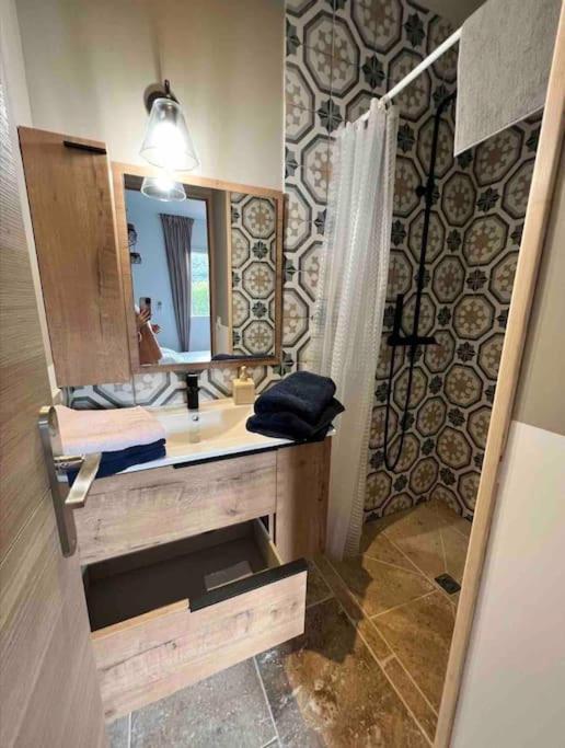 Loft Pied De Coline Au Calme Lägenhet Ginasservis Exteriör bild