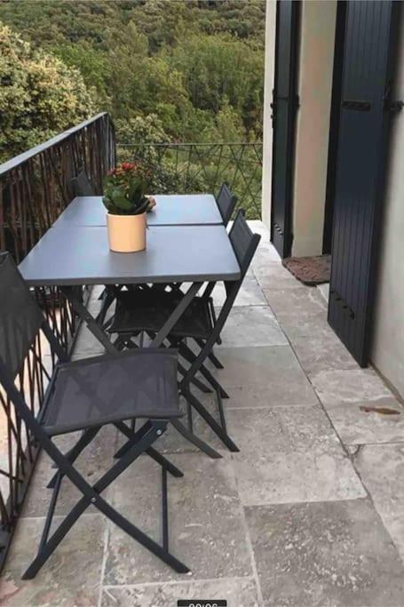 Loft Pied De Coline Au Calme Lägenhet Ginasservis Exteriör bild